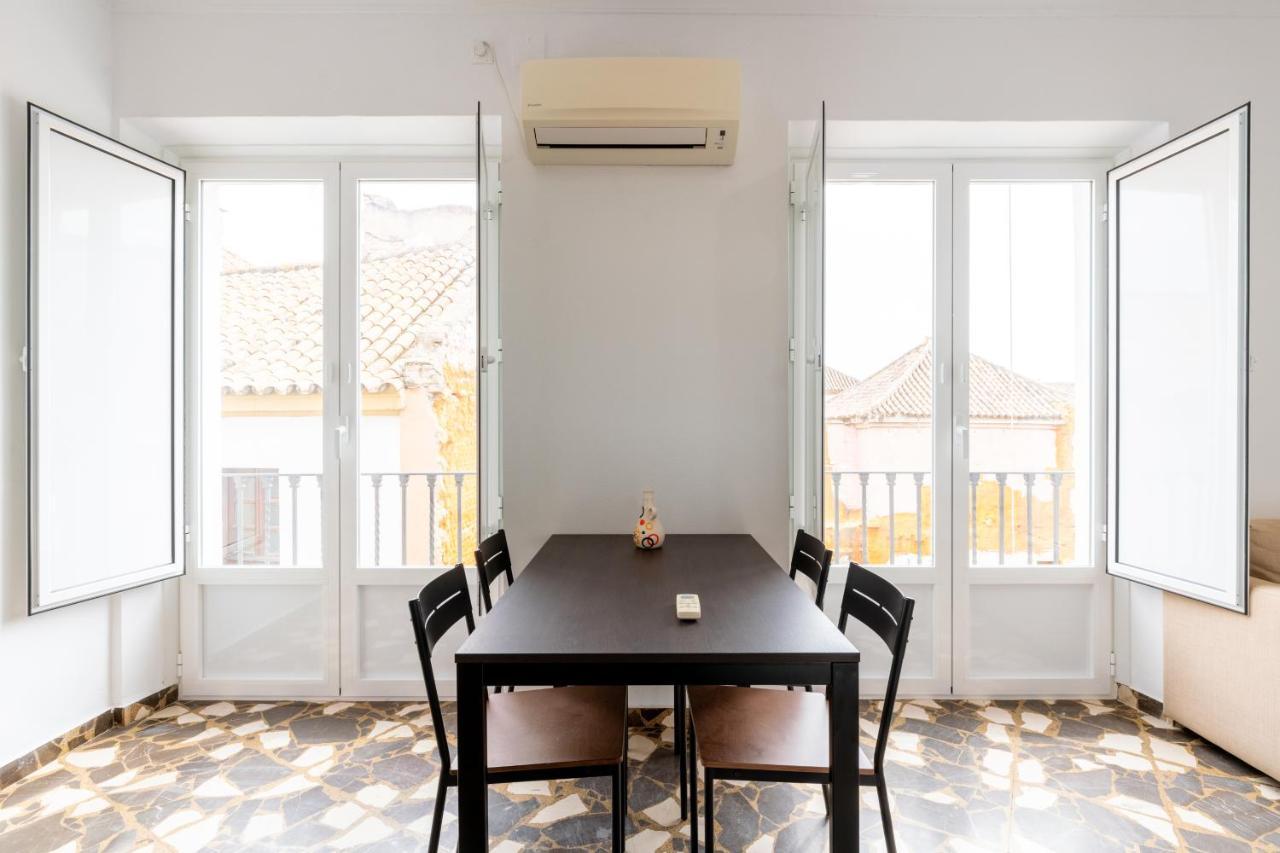Aoa Conde De Ibarra Apartment Sevilla Bagian luar foto
