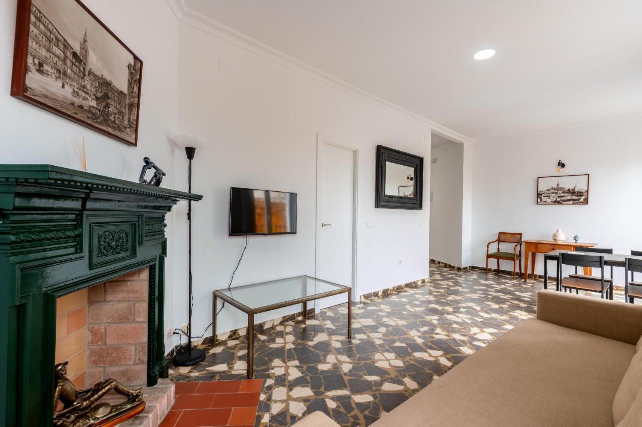 Aoa Conde De Ibarra Apartment Sevilla Bagian luar foto