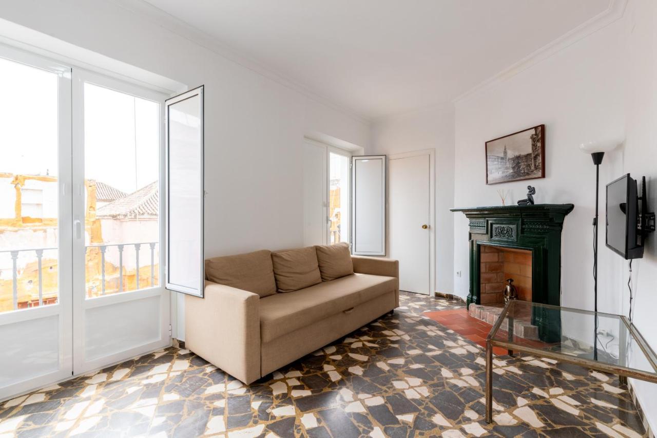Aoa Conde De Ibarra Apartment Sevilla Bagian luar foto