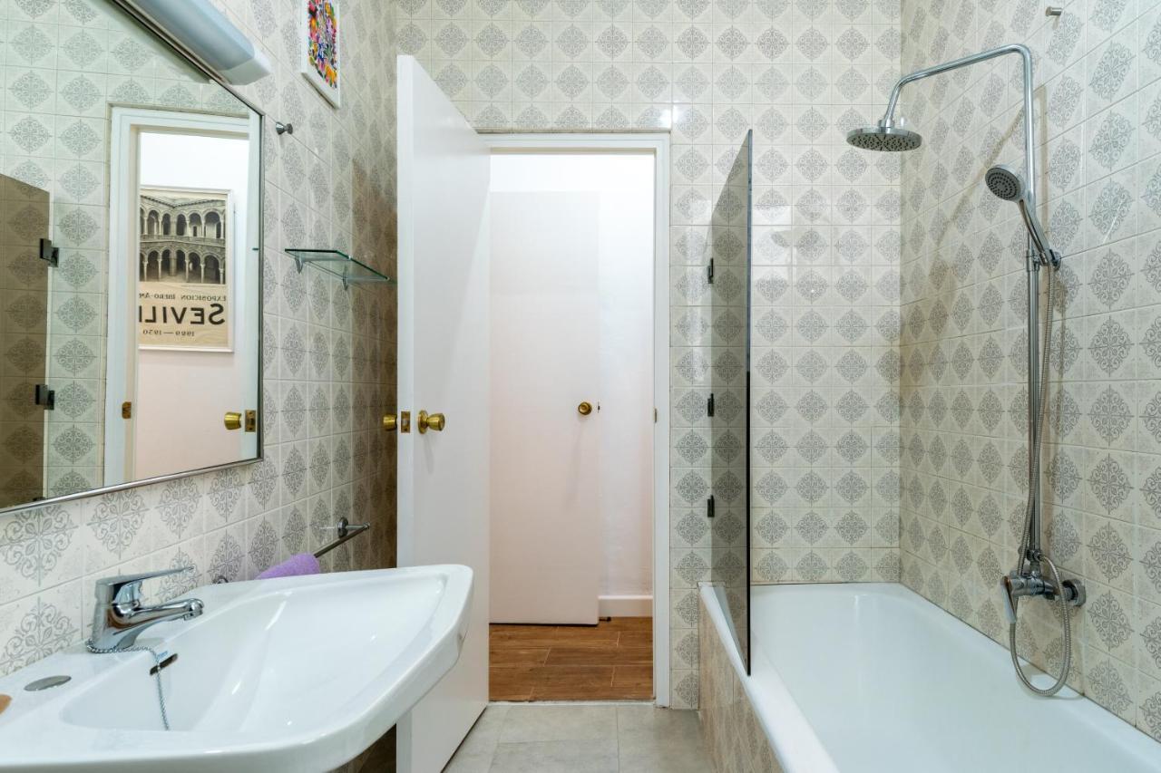 Aoa Conde De Ibarra Apartment Sevilla Bagian luar foto